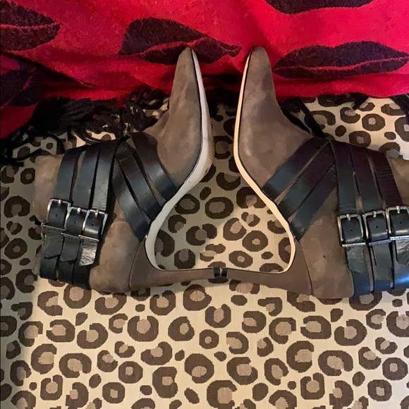 BCBG 3 inch heel olive green suede boots sz6 - Picture 5 of 6